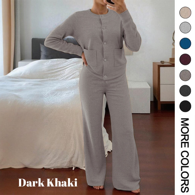 Ensemble 2 pièces composé d'un haut en maille et d'un pantalon pour femme
