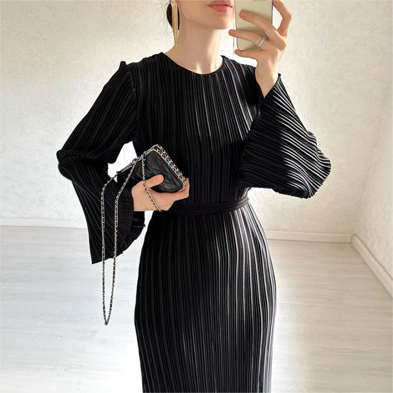 Nouvelle robe élégante à manches évasées - intemporelle & flatteuse