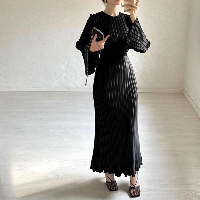 Nouvelle robe élégante à manches évasées - intemporelle & flatteuse