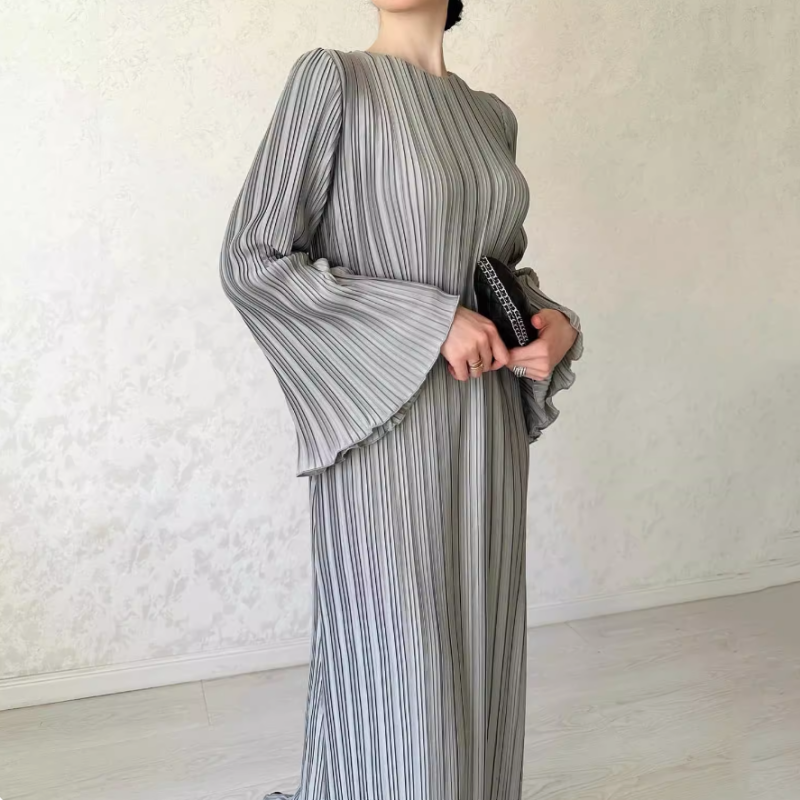 Nouvelle robe élégante à manches évasées - intemporelle & flatteuse