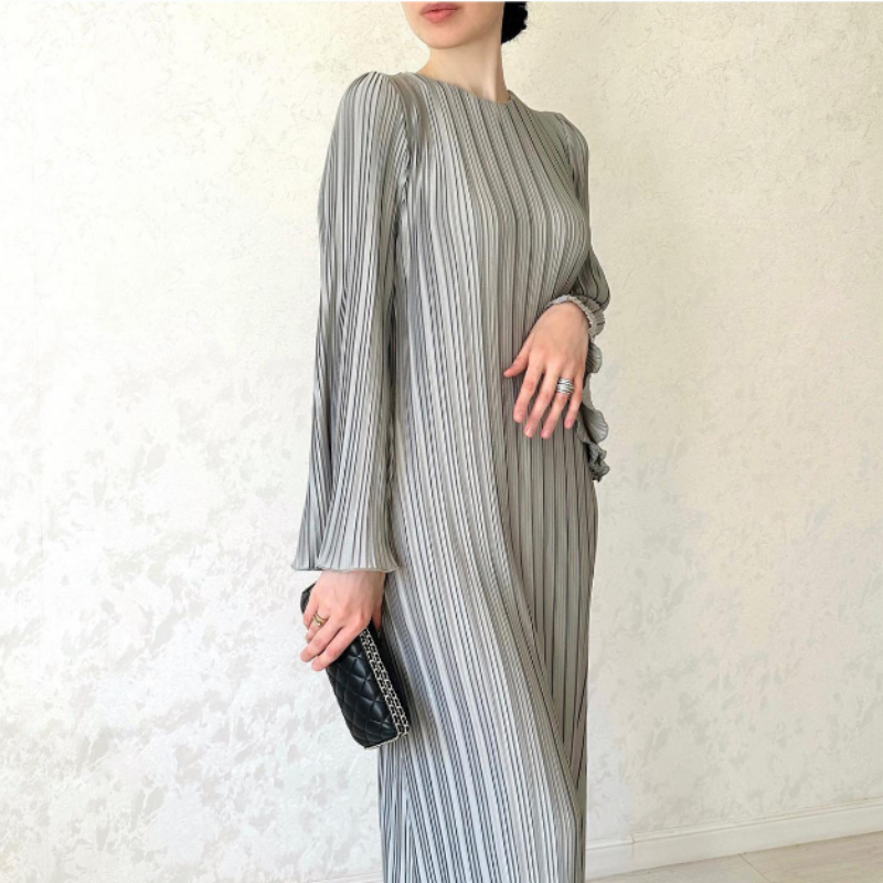 Nouvelle robe élégante à manches évasées - intemporelle & flatteuse
