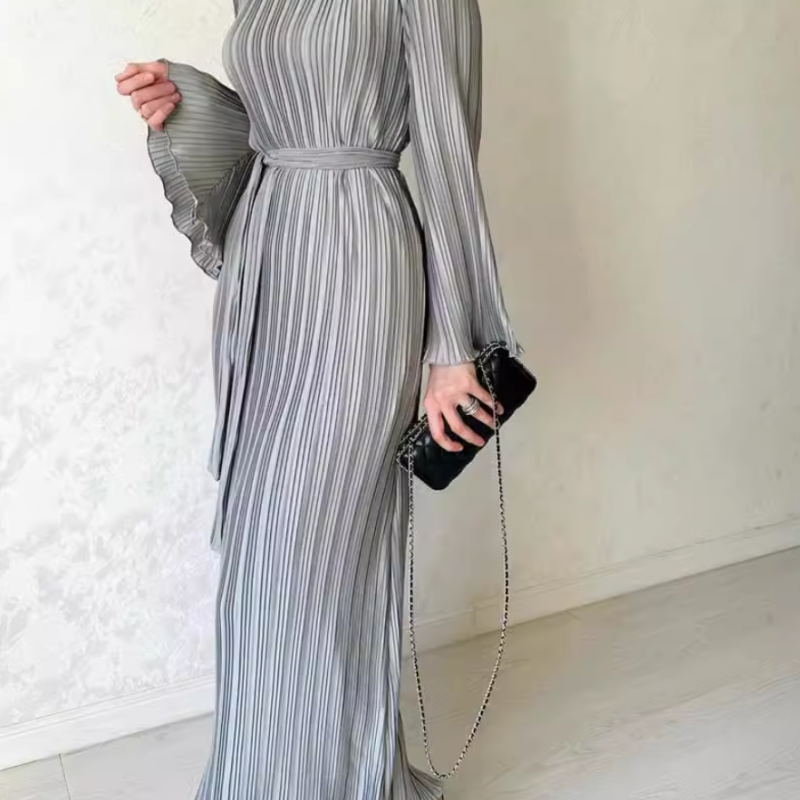 Nouvelle robe élégante à manches évasées - intemporelle & flatteuse