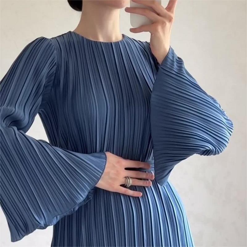 Nouvelle robe élégante à manches évasées - intemporelle & flatteuse
