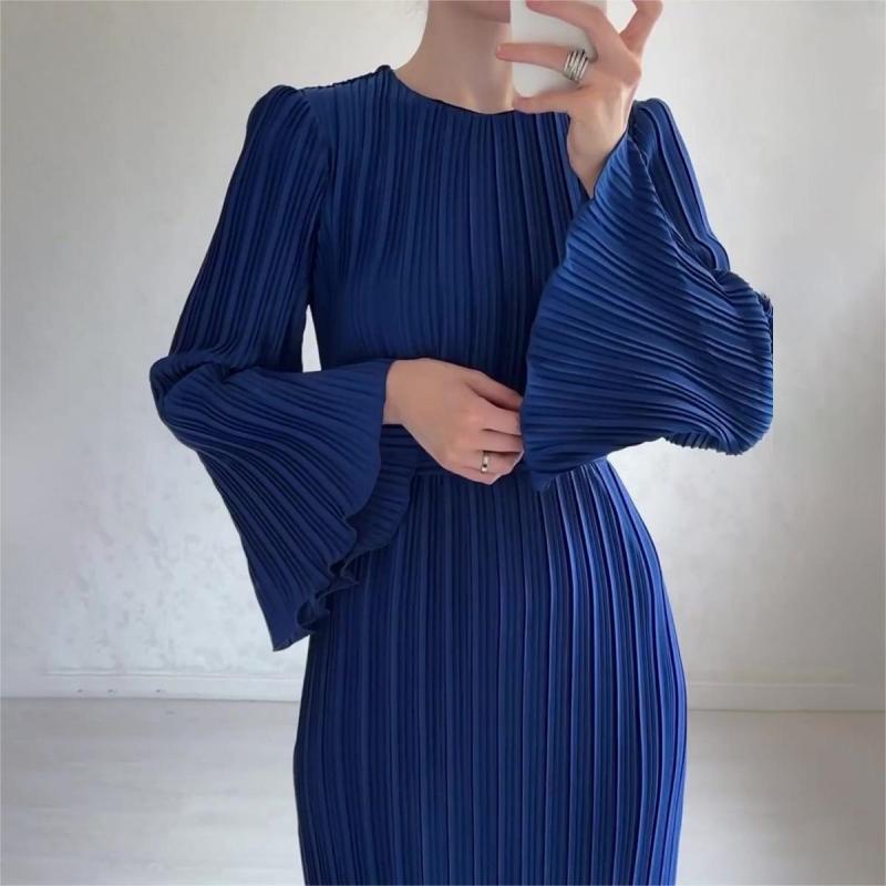 Nouvelle robe élégante à manches évasées - intemporelle & flatteuse