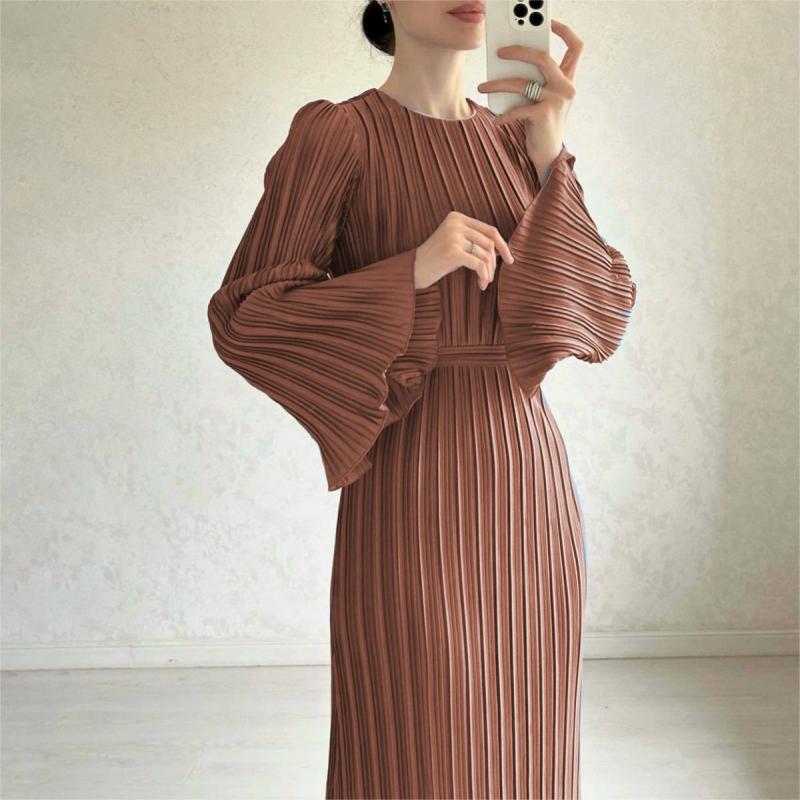 Nouvelle robe élégante à manches évasées - intemporelle & flatteuse
