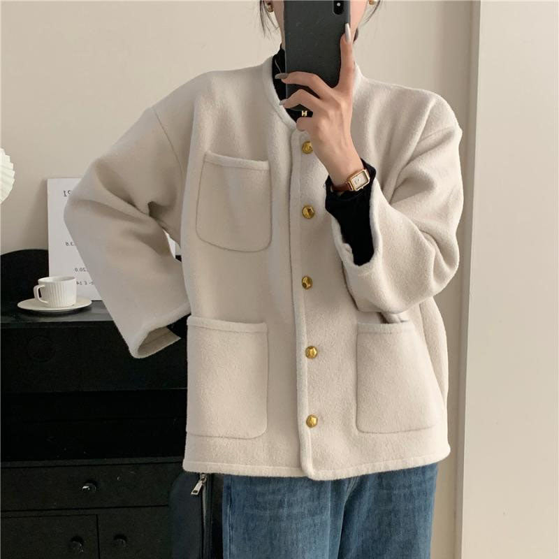 ✨Manteau court à boutons en métal de tempérament simple pour femme