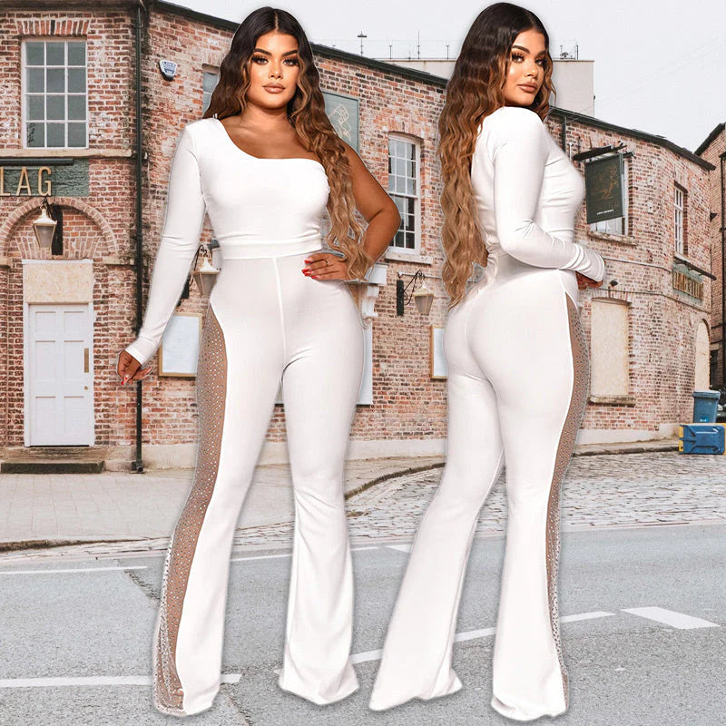 Combinaison féminine sexy et à la mode avec des épaules obliques et une fente haute