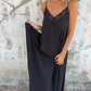 Elégante robe maxi décolleté V à bretelles spaghetti et dentelle pour femme