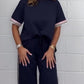 T-shirt à manches courtes avec bandes latérales et pantalon de jogging à jambes larges