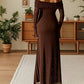 Robe longue moulante à épaules dénudées en maille scintillante
