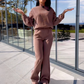 Ensemble 2 pièces pour femme composé d'un haut à manches longues côtelé et d'un pantalon évasé