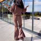 Ensemble 2 pièces pour femme composé d'un haut à manches longues côtelé et d'un pantalon évasé
