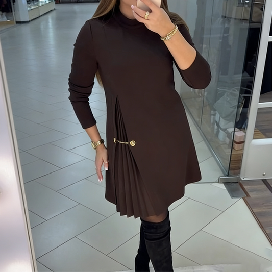 Élégante robe à manches longues et panneaux plissés