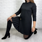 Élégante robe à manches longues et panneaux plissés