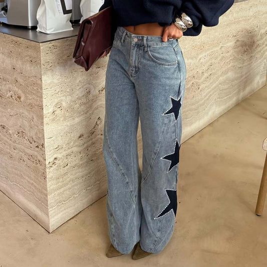 Pantalon en denim à jambes larges avec patch étoilé en strass