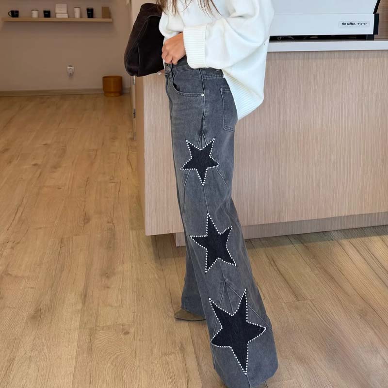 Pantalon en denim à jambes larges avec patch étoilé en strass