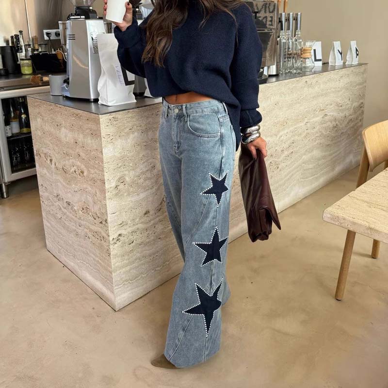 Pantalon en denim à jambes larges avec patch étoilé en strass