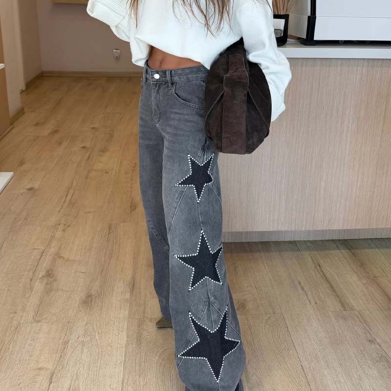 Pantalon en denim à jambes larges avec patch étoilé en strass