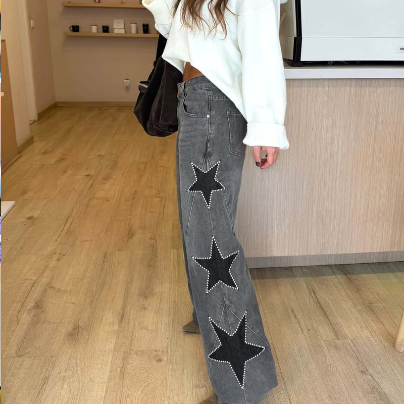 Pantalon en denim à jambes larges avec patch étoilé en strass