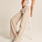 Pantalon taille haute à jambes larges et coupe ajustée