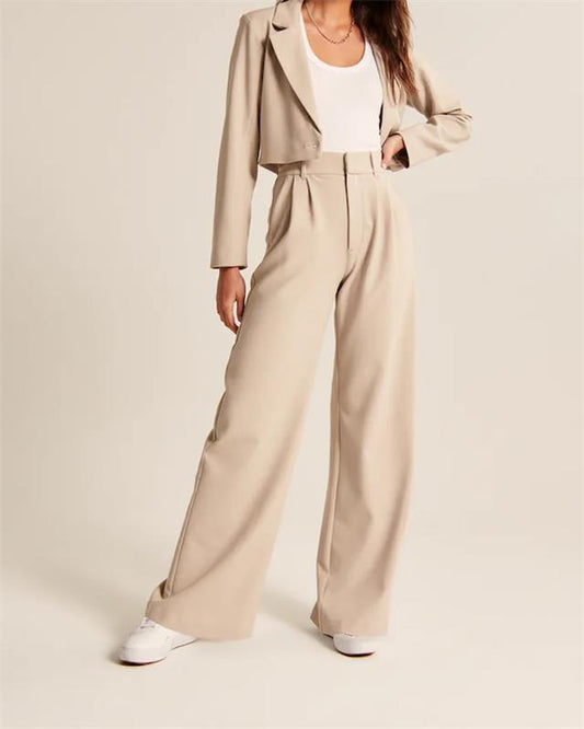Pantalon taille haute à jambes larges et coupe ajustée