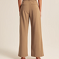 Pantalon taille haute à jambes larges et coupe ajustée