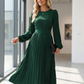 Élégante robe mi-longue à manches longues et plissée, avec ceinture