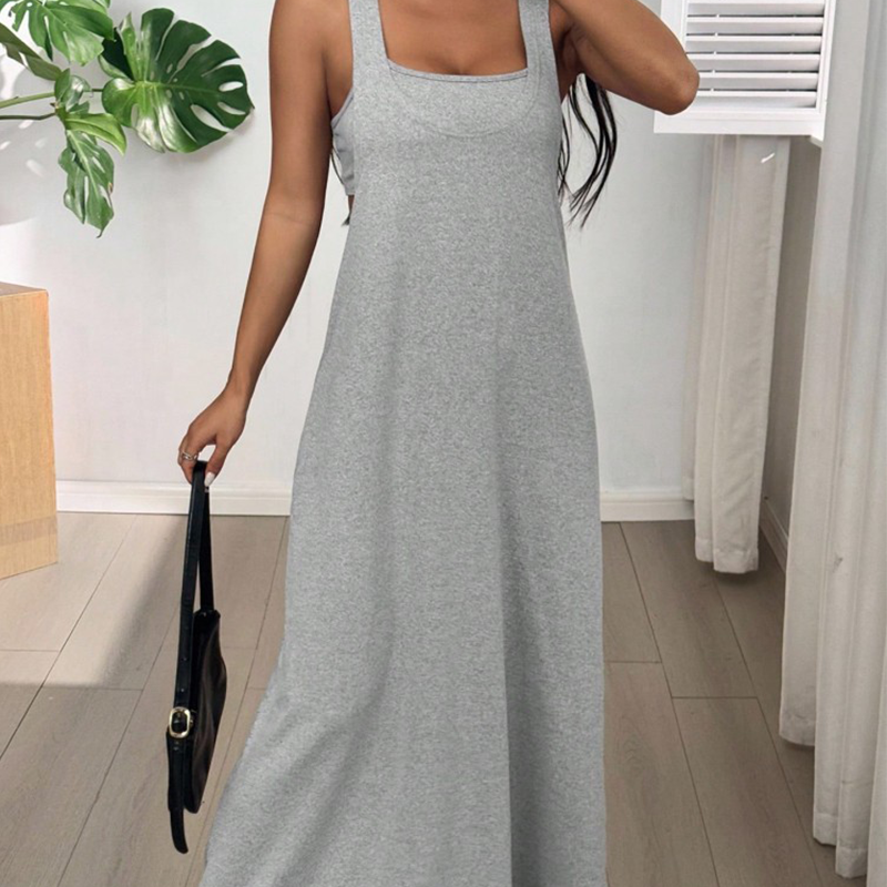 Robe longue sans manches style deux pièces avec découpes sur les côtés