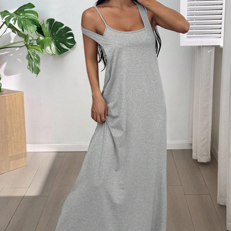 Robe longue sans manches style deux pièces avec découpes sur les côtés