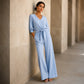 Ensemble pour femme composé d'un haut à col en V noué sur le devant et d'un pantalon à jambes larges