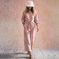 Ensemble pour femme composé d'un haut à col en V noué sur le devant et d'un pantalon à jambes larges