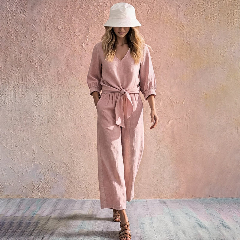 Ensemble pour femme composé d'un haut à col en V noué sur le devant et d'un pantalon à jambes larges