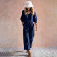 Ensemble pour femme composé d'un haut à col en V noué sur le devant et d'un pantalon à jambes larges