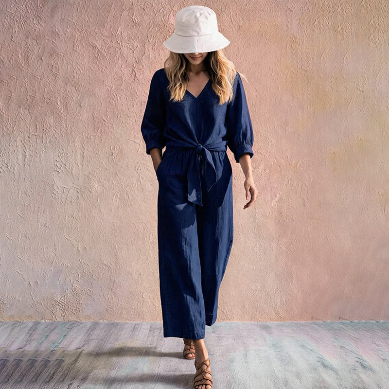 Ensemble pour femme composé d'un haut à col en V noué sur le devant et d'un pantalon à jambes larges
