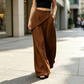 Pantalon pour femme à entrejambe asymétrique et jambes larges