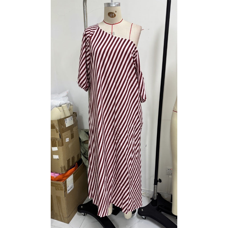 Robe longue à rayures et à une seule bretelle pour femme