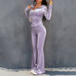 Ensemble femme composé d'un sweat à capuche zippé en velours et d'un pantalon évasé