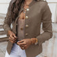Blazer élégant ajusté pour femme avec boutons dorés