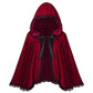 Cape en dentelle à capuche dramatique