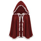 Cape en dentelle à capuche dramatique