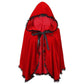 Cape en dentelle à capuche dramatique