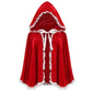 Cape en dentelle à capuche dramatique