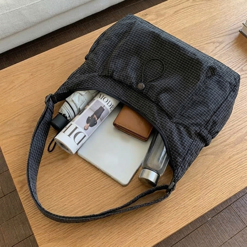 Sac nuage à carreaux avec cordon de serrage et fronces