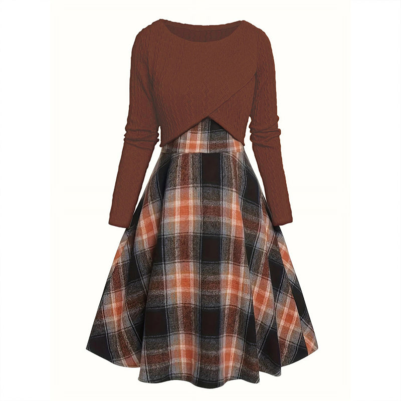 Ensemble élégant pour femme : robe à carreaux et top court