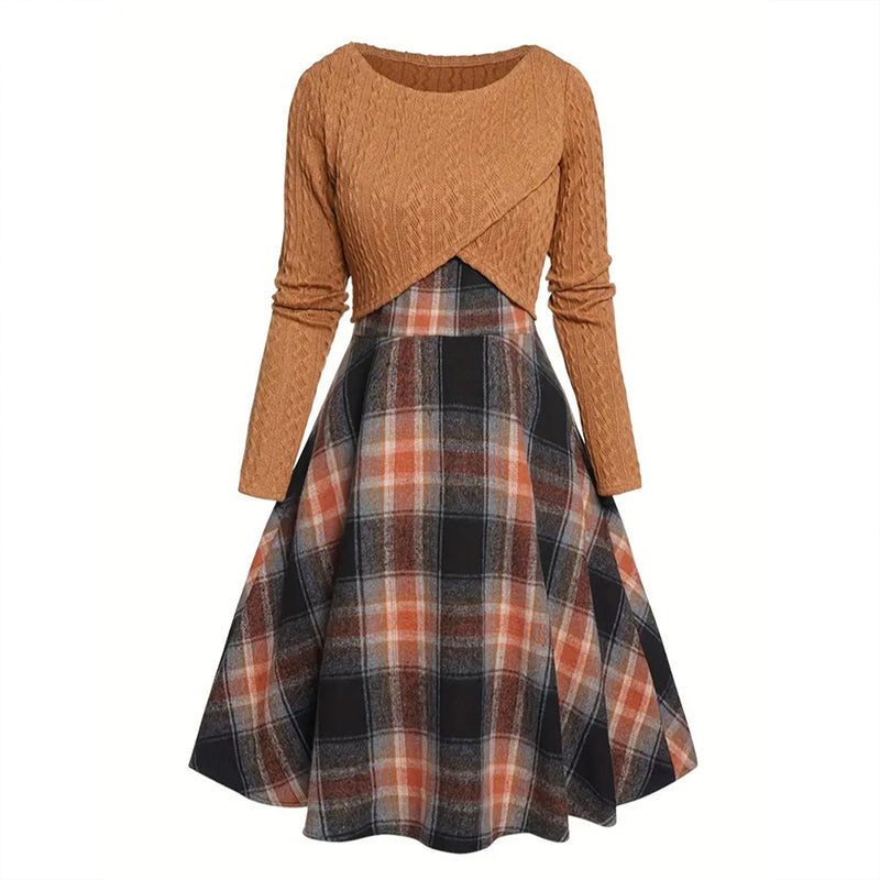 Ensemble élégant pour femme : robe à carreaux et top court