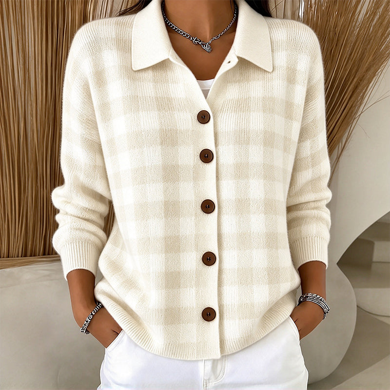 Pull en maille à carreaux et boutonnage pour femme